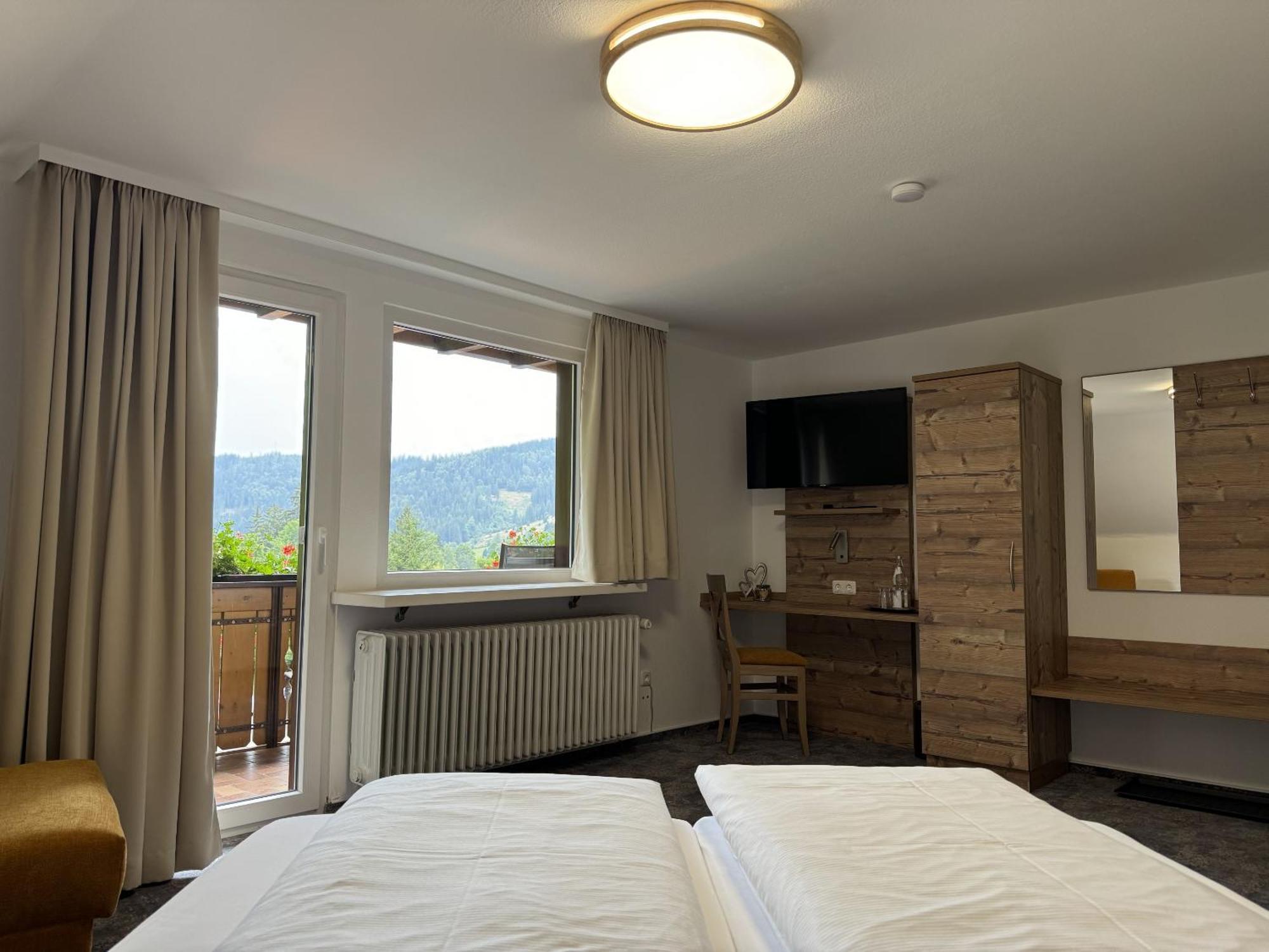 Hotel Silberfelsen Menzenschwand-Hinterdorf エクステリア 写真